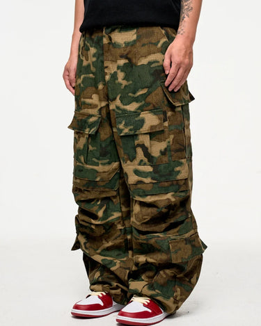 Tung Sung Camouflage Multi-Pocket Utility Pants – Trendy Outdoor Essential - Tung Sung